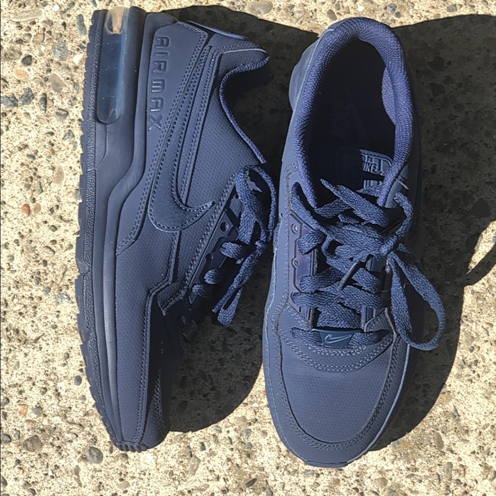 Nike navy blue airmaxs